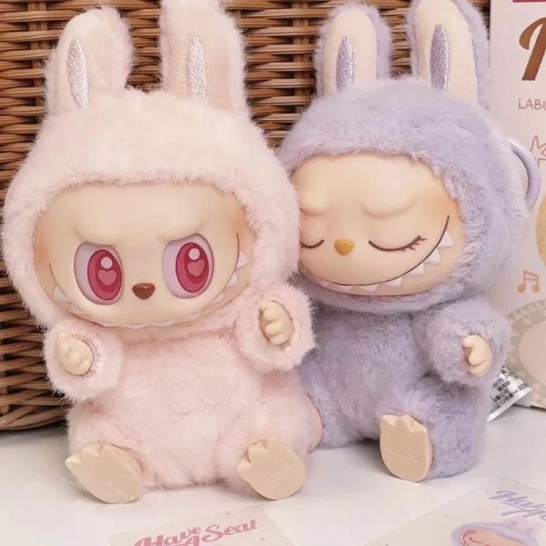 Labubu Peluche en vinyle Dada – Série Have a Seat