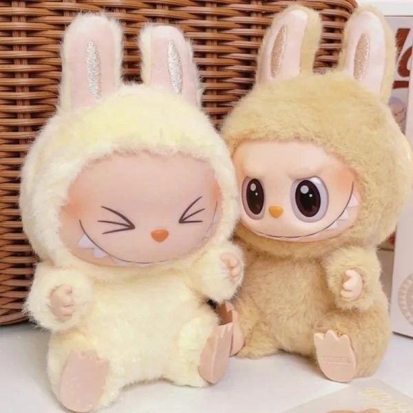 Figurine Labubu Peluche en vinyle Sisi – Série Have a Seat
