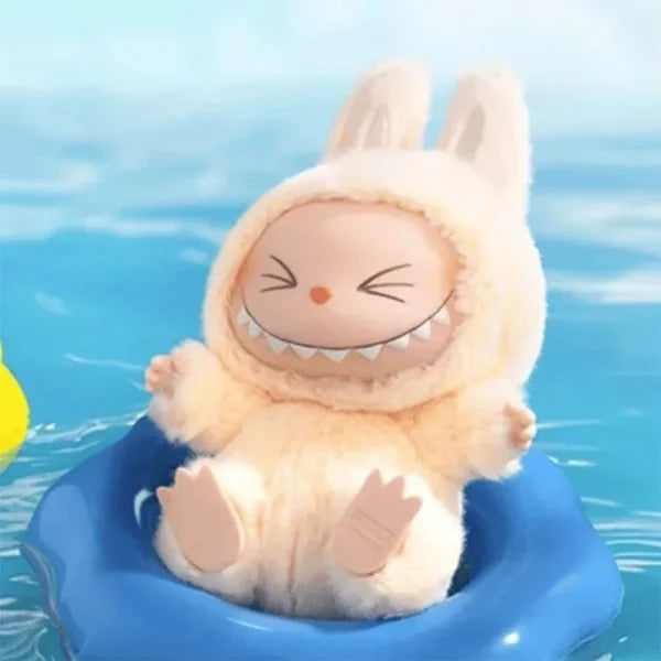 Figurine Labubu Peluche en vinyle Sisi – Série Have a Seat